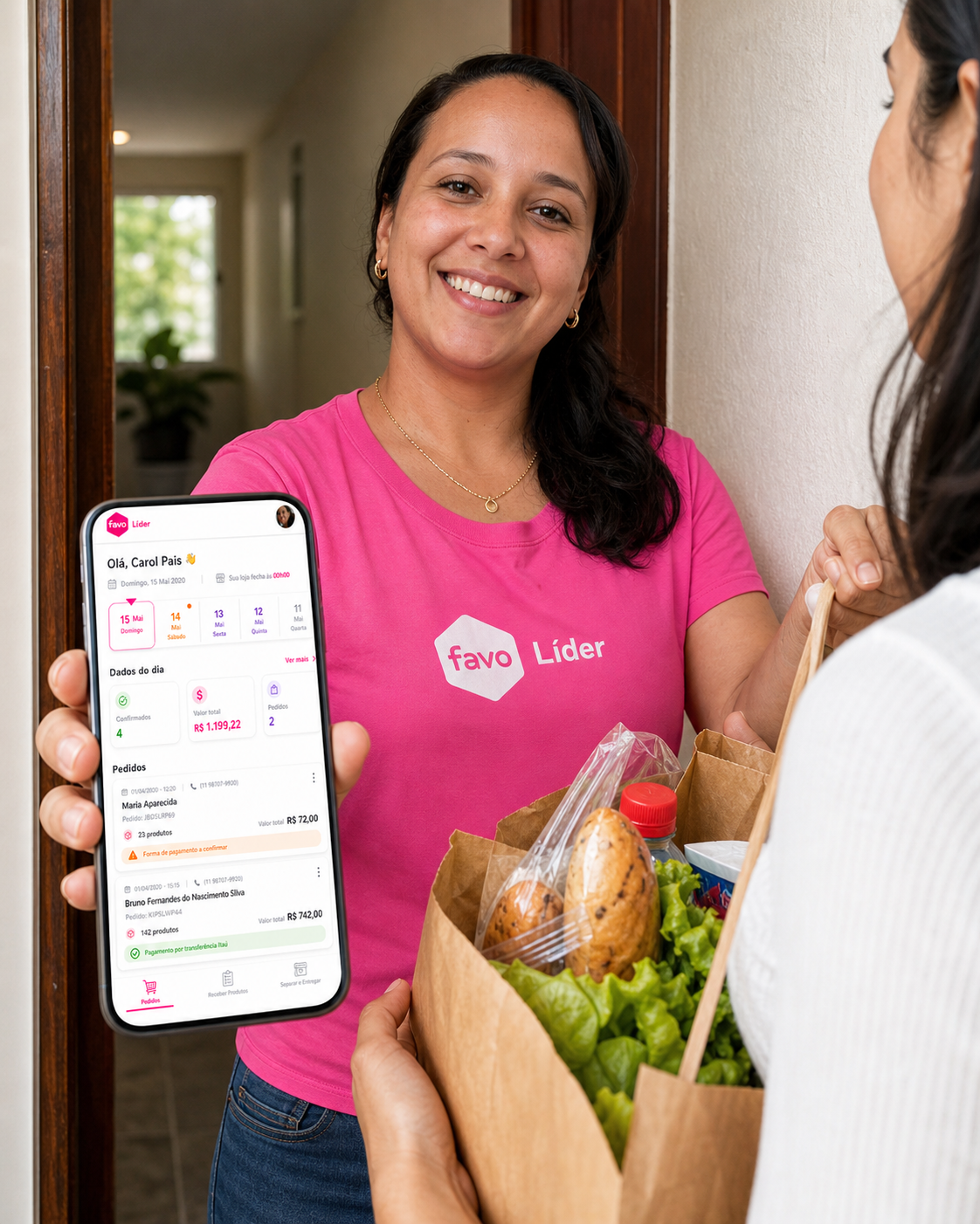 A Favo líder — one of the local entrepreneurs running their own catalog from the partner app.